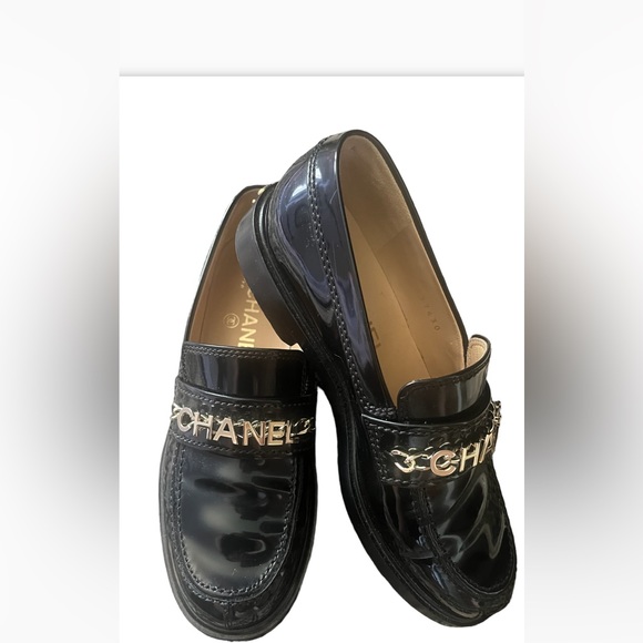 Pre owned in great condition Chanel black patent leather size 36.5 US - Picture 3 of 5
